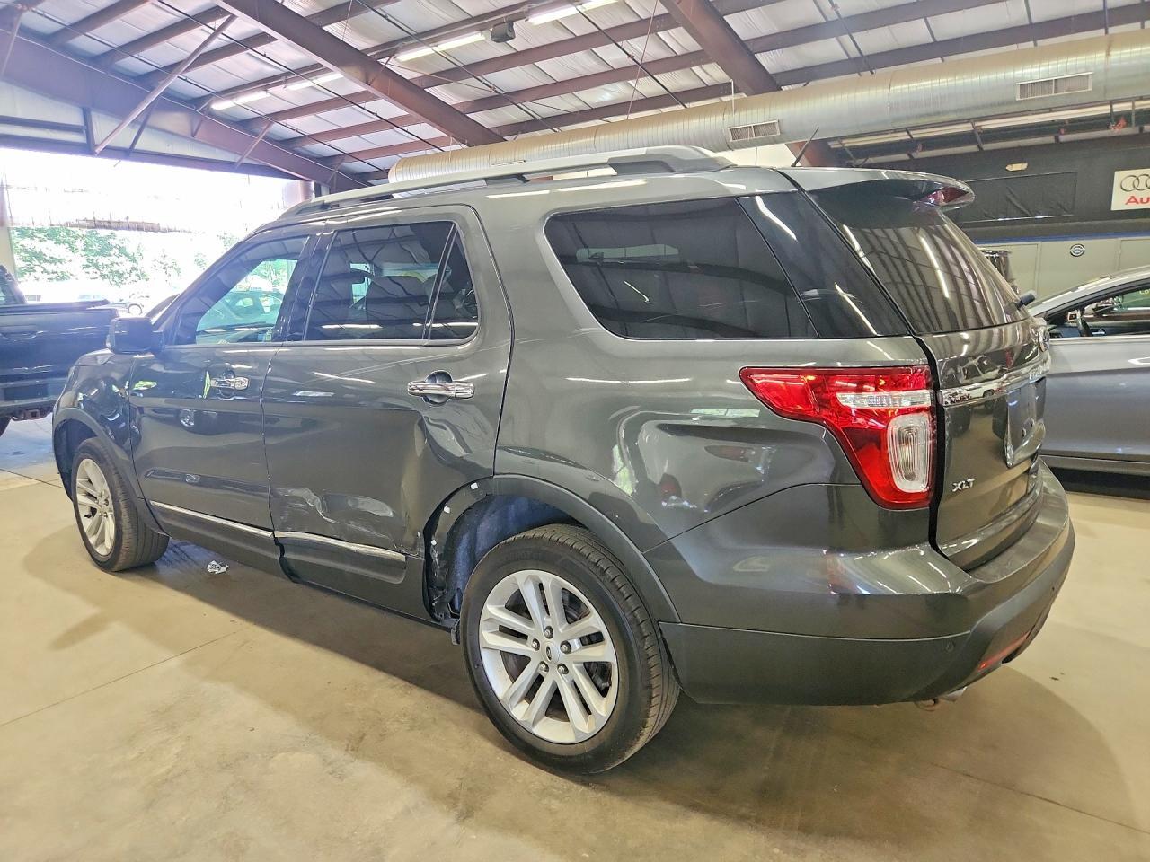 2015 Ford Explorer Xlt - Фото 2