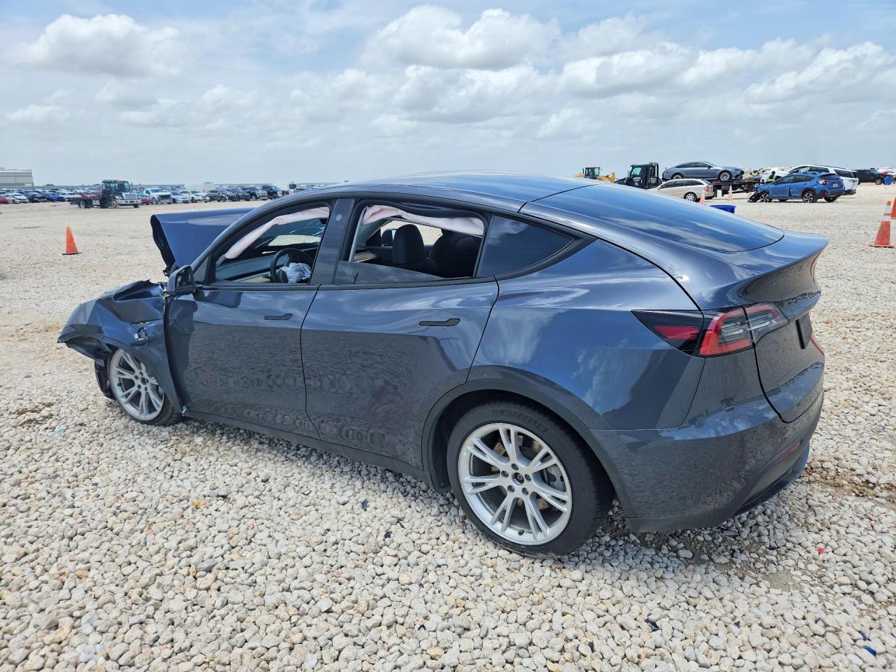 2022 Tesla Model Y - Фото 2