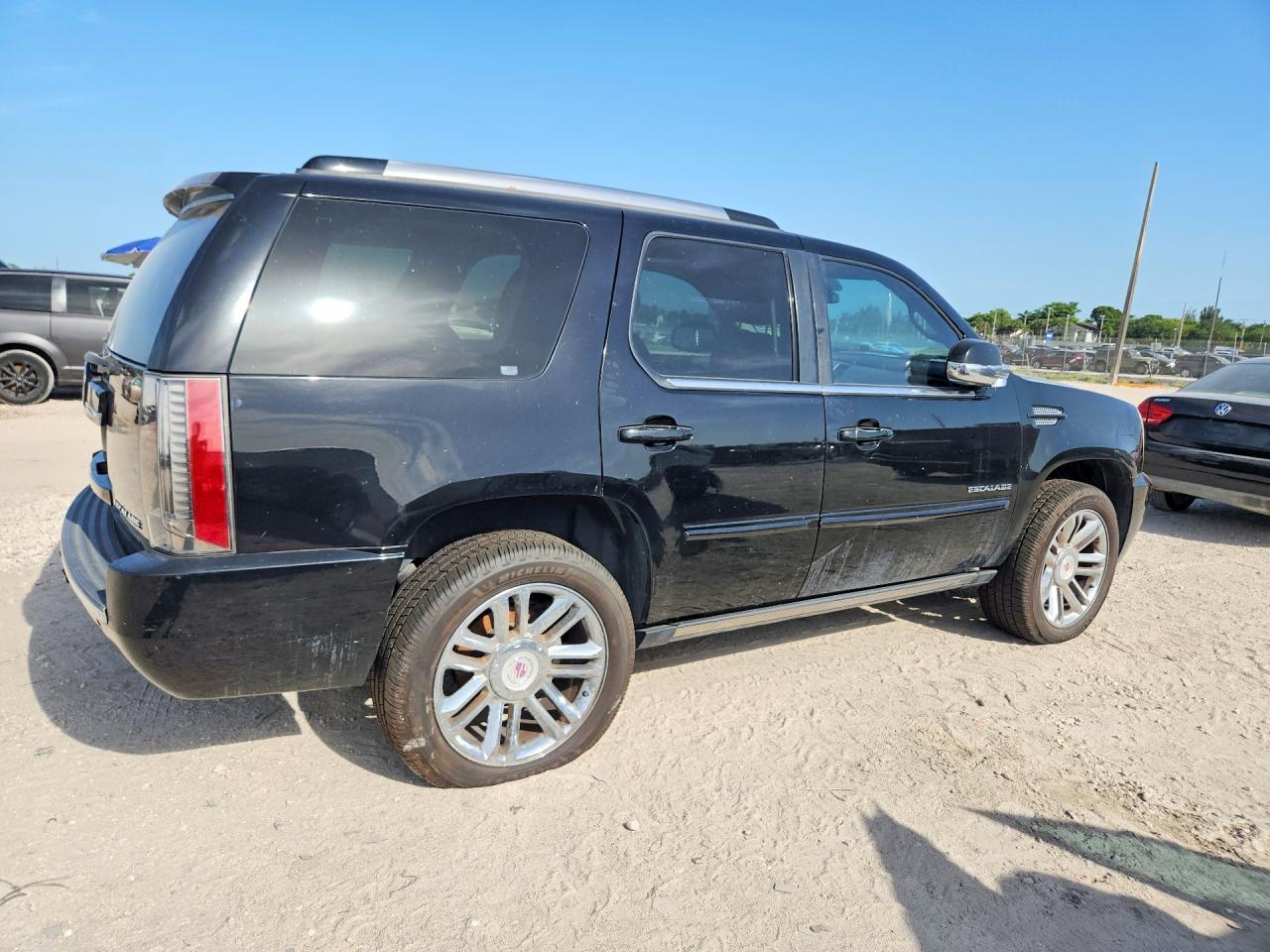 2013 Cadillac Escalade Premium - Фото 3