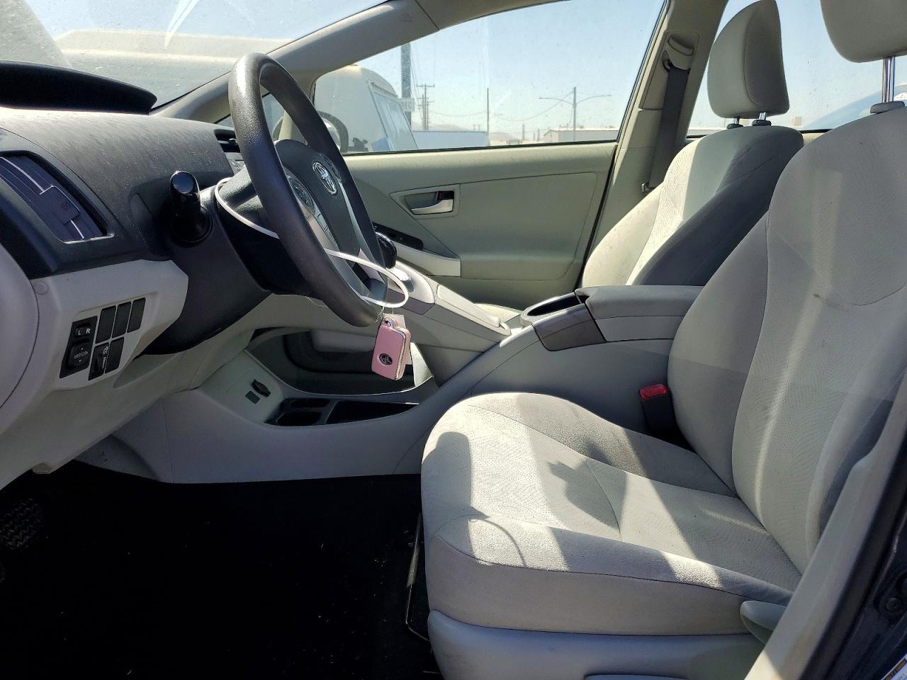 2012 Toyota Prius Two - Фото 7