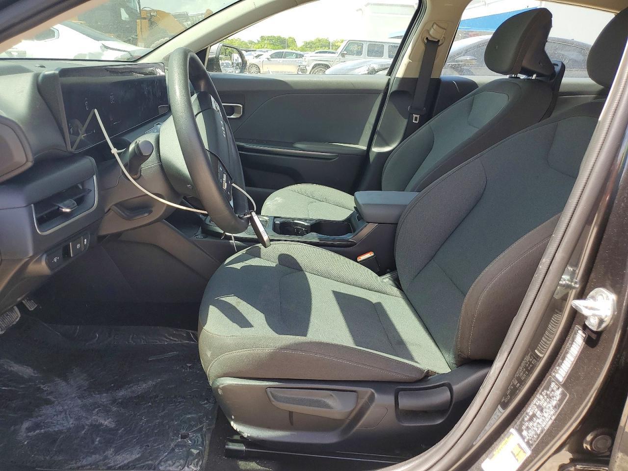 2025 Kia K4 Lxs - Image 7