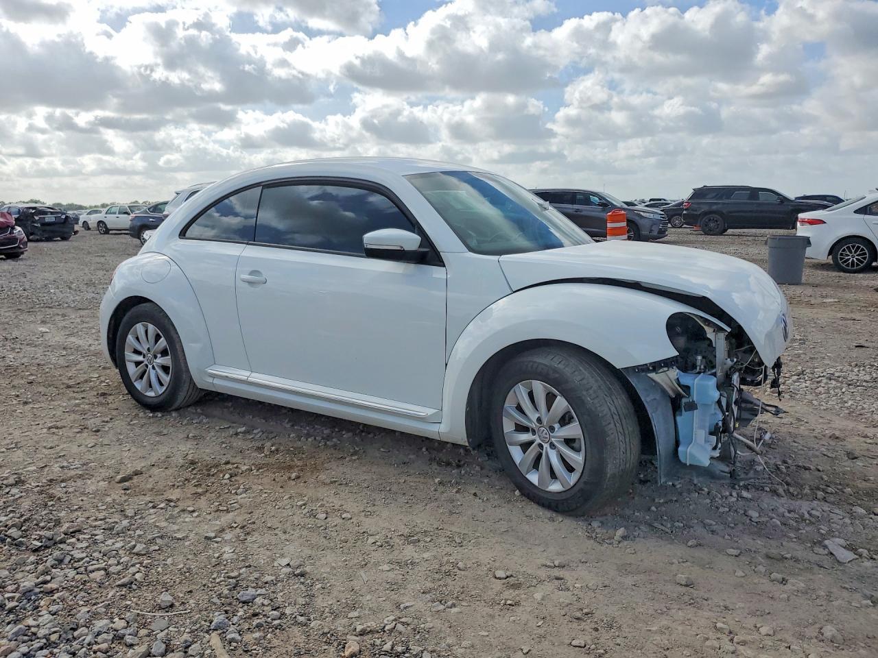 2019 Volkswagen Beetle S - Фото 4