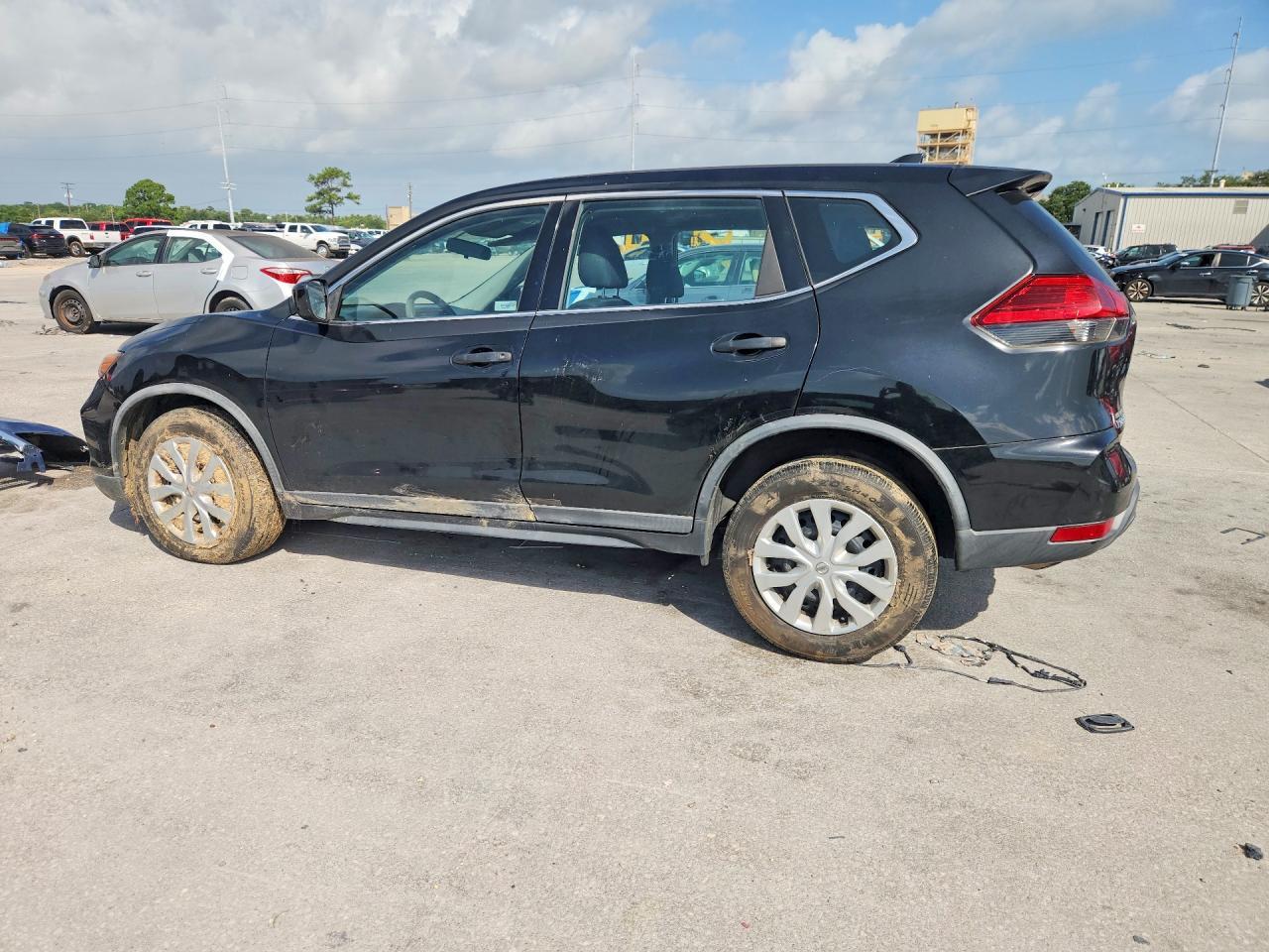2017 Nissan Rogue S - Фото 2