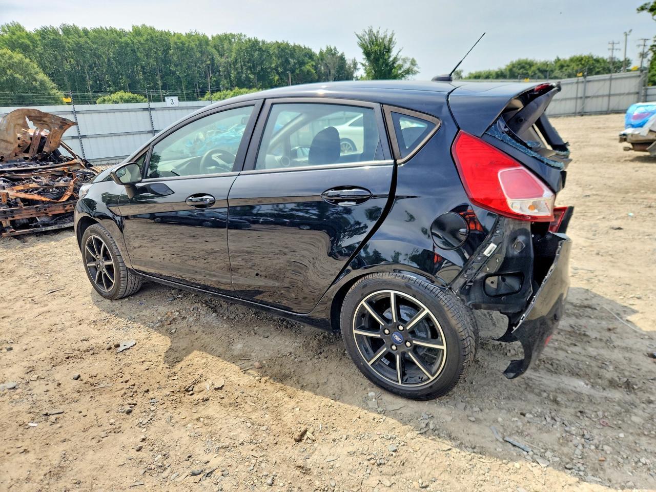 2019 Ford Fiesta Se - Image 2