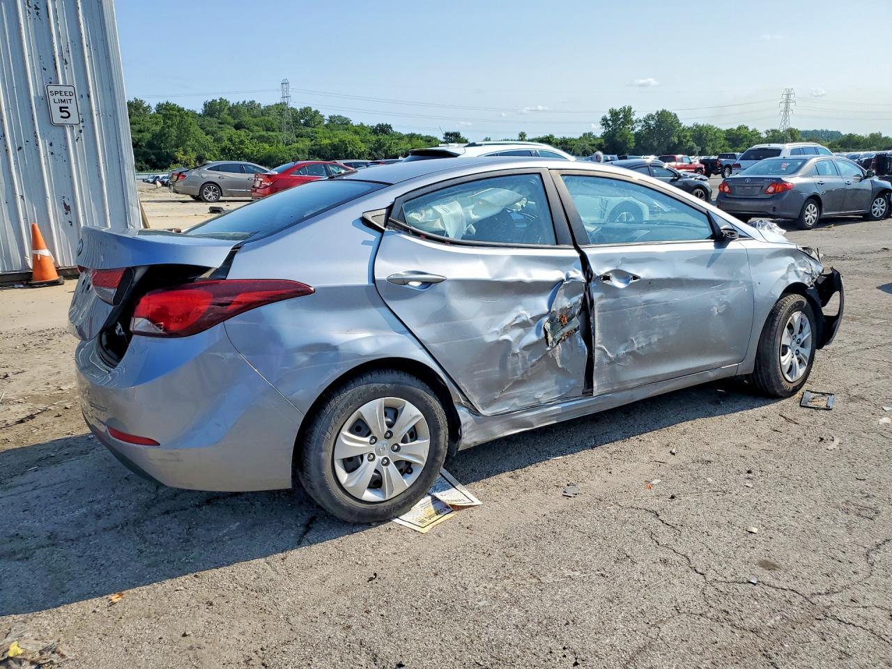 2016 Hyundai Elantra Se - Фото 3