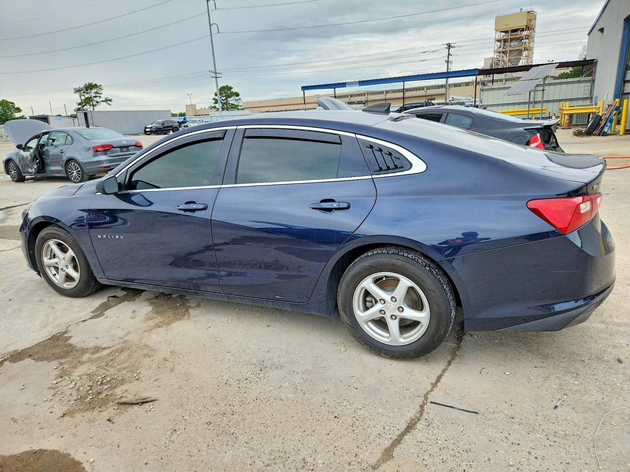 2017 Chevrolet Malibu Ls - Фото 2