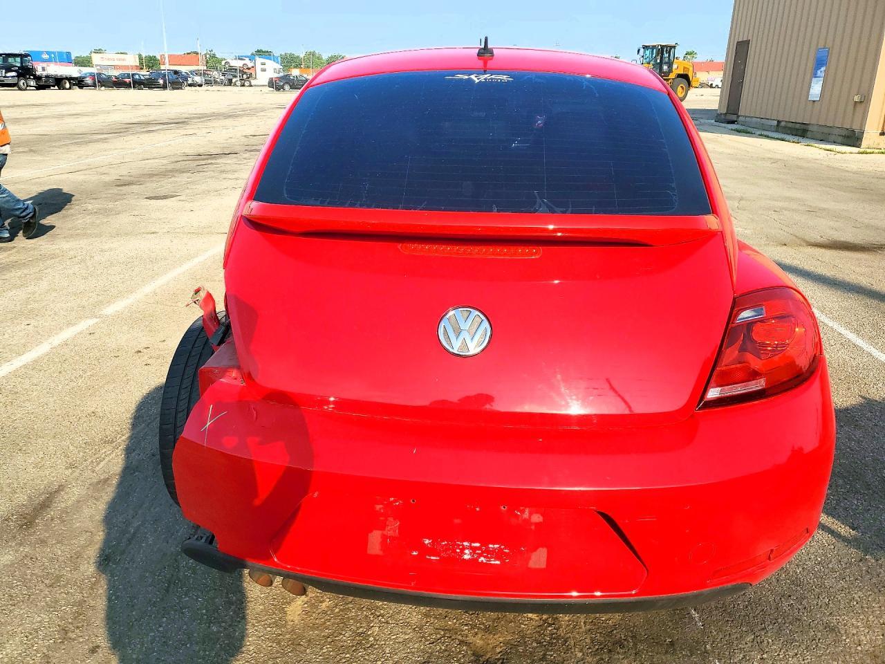 2012 Volkswagen Beetle - Фото 6