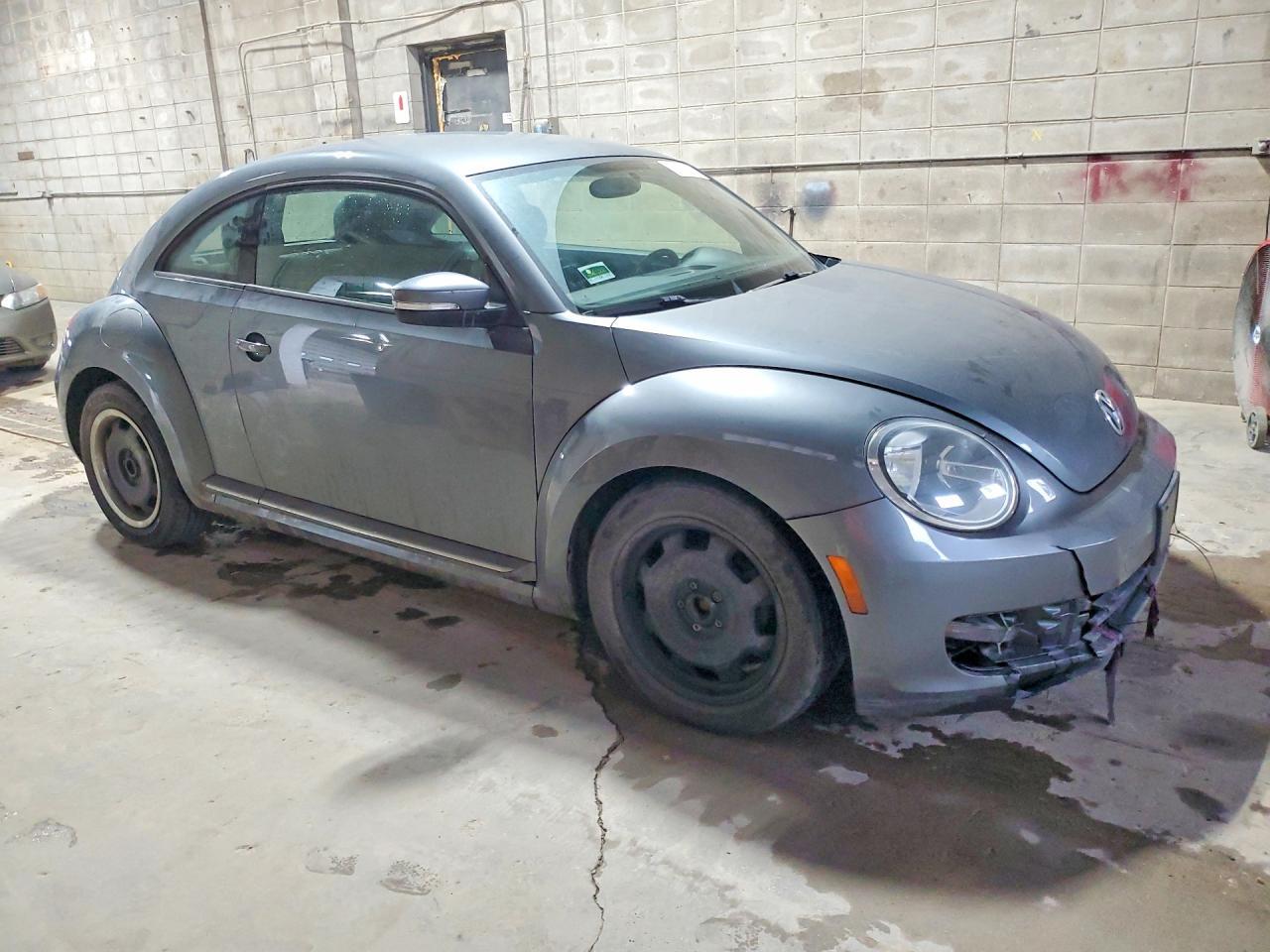 2012 Volkswagen Beetle - Фото 4