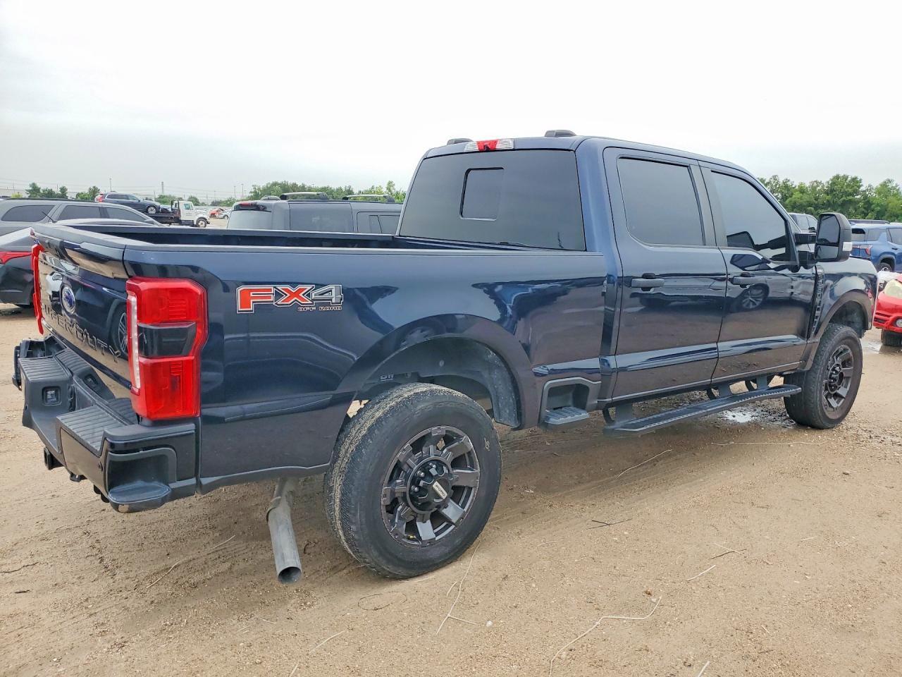 2024 Ford F250 Super Duty - Фото 3