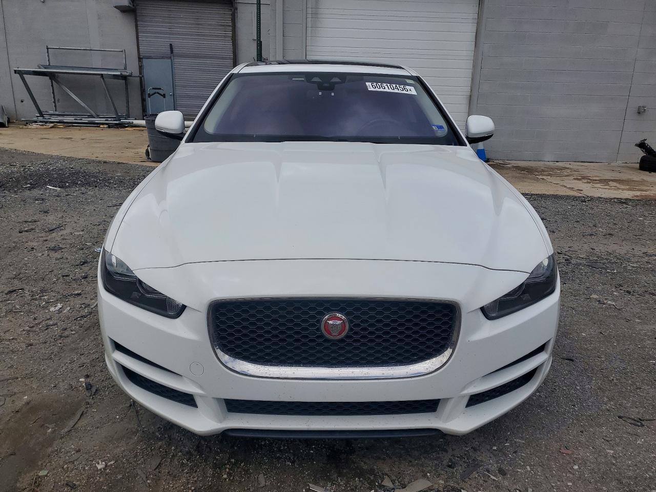 2018 Jaguar Xe Premium - Image 5