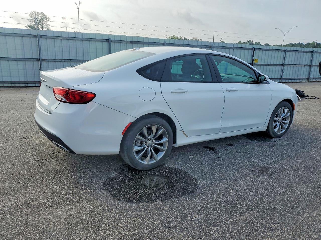 2015 Chrysler 200 S - Фото 3
