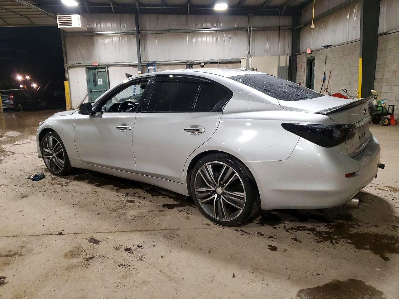2015 Infiniti Q50 Base - Фото 2