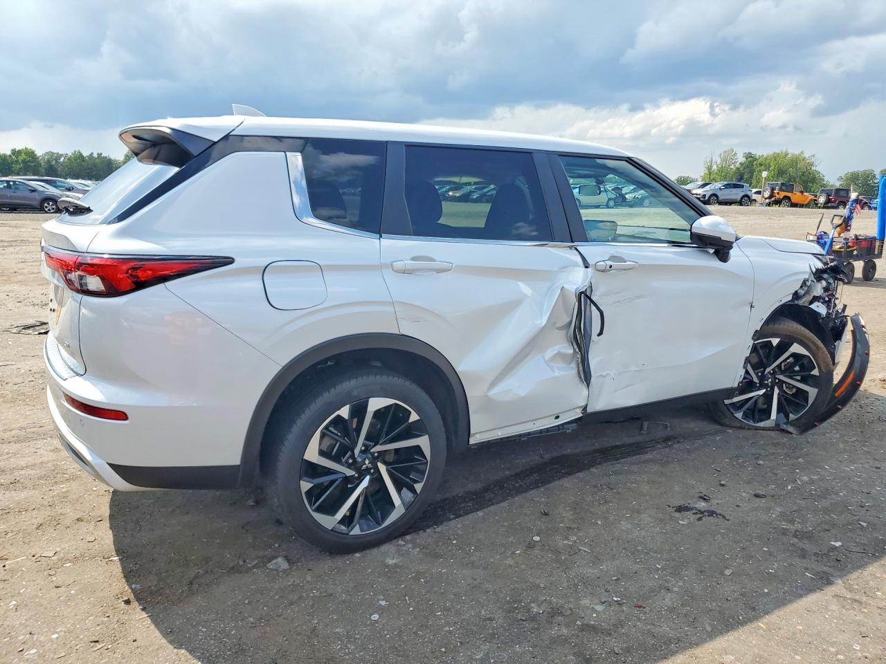2024 Mitsubishi Outlander Se - Фото 3