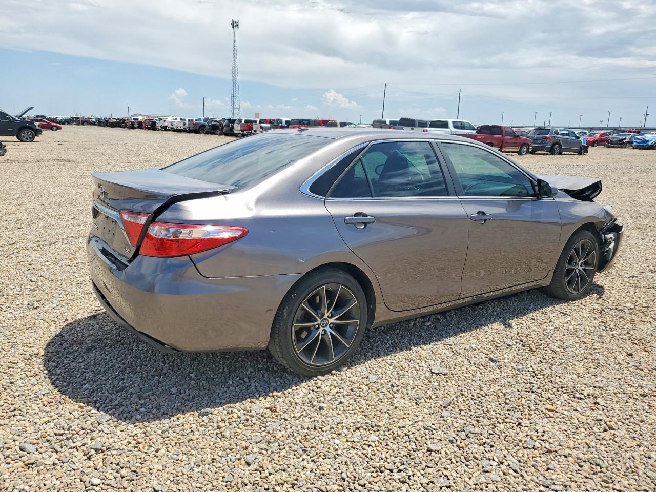 2017 Toyota Camry Xse - Image 3