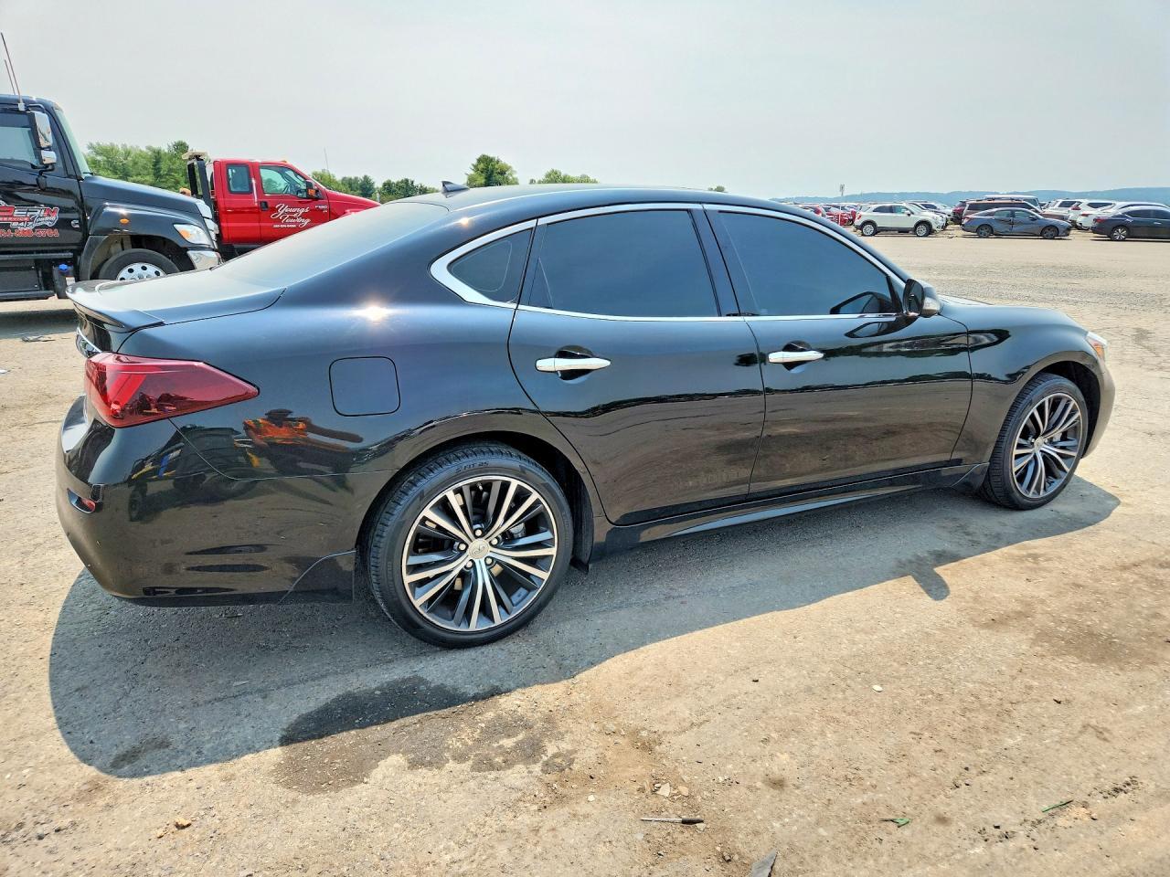 2017 Infiniti Q70 3.7 - Image 3