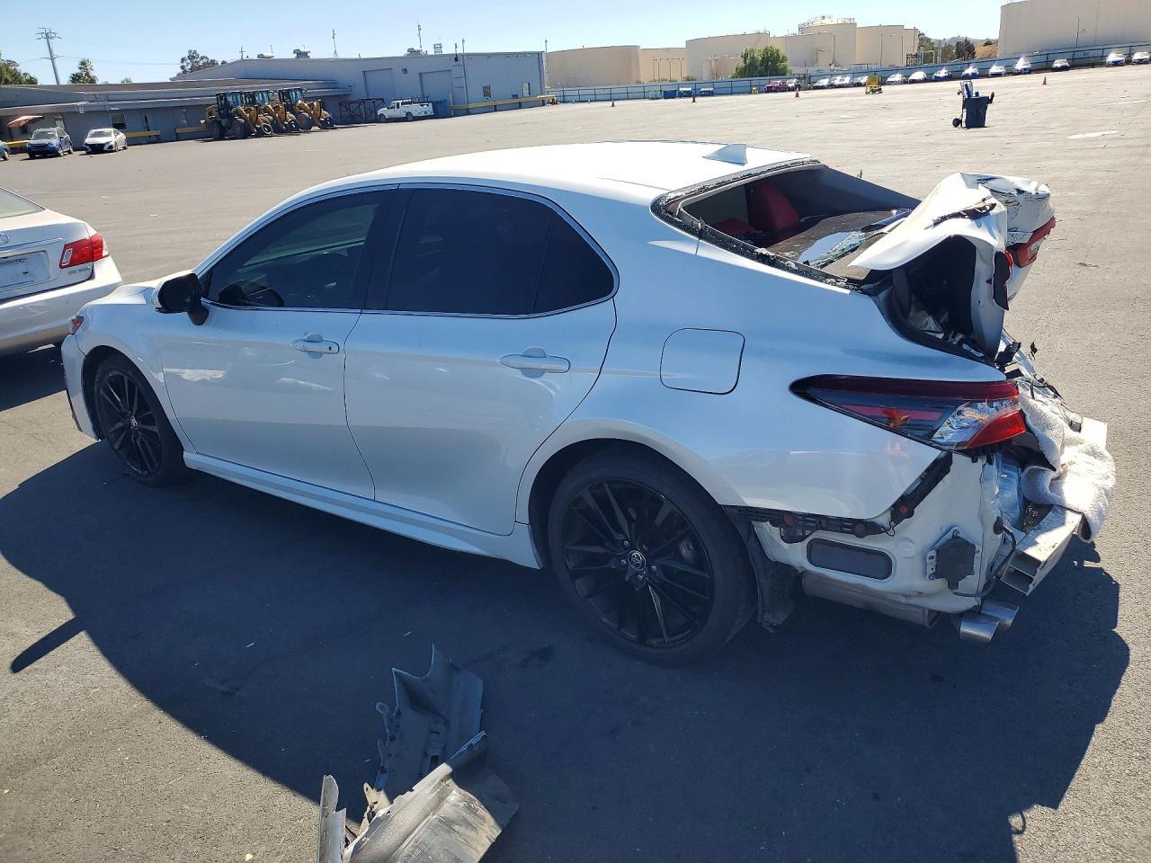 2021 Toyota Camry Xse - Фото 2