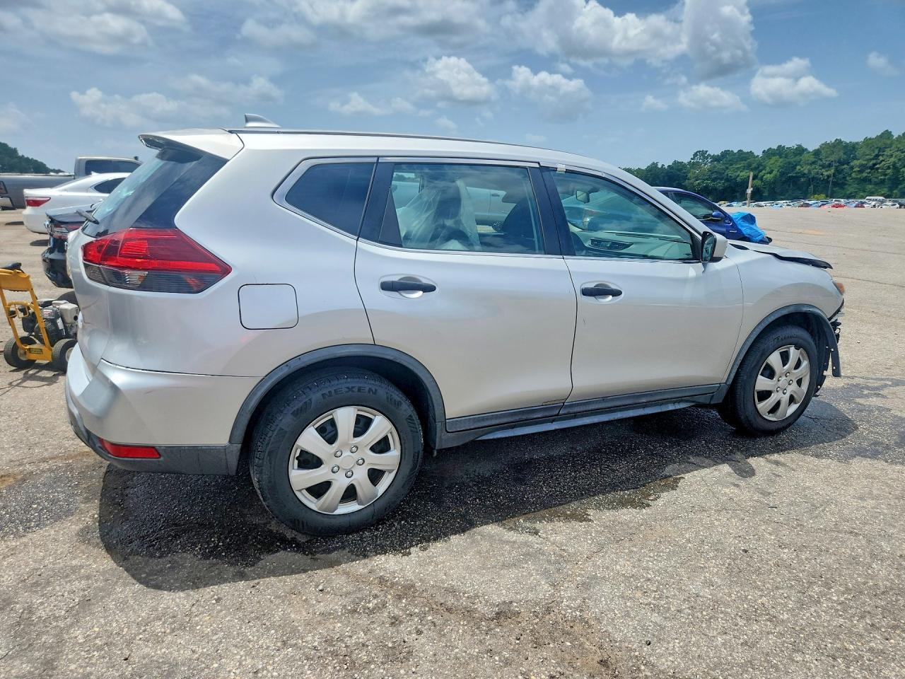 2018 Nissan Rogue - Image 3
