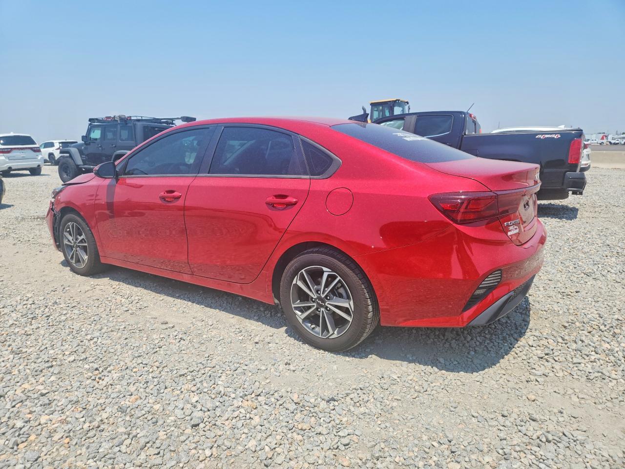 2022 Kia Forte Lxs - Image 2