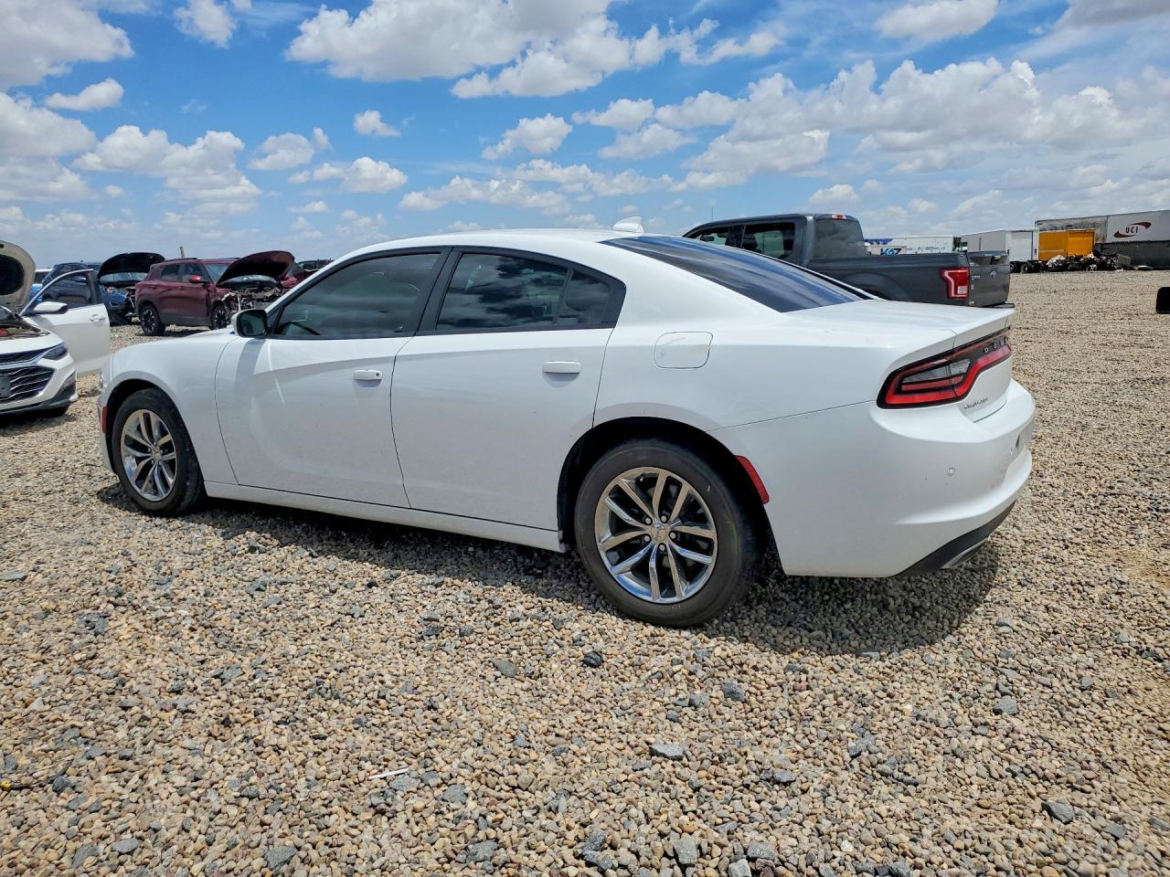 2016 Dodge Charger Sxt - Image 2