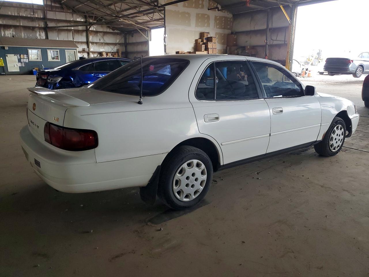 1996 Toyota Camry Le - Фото 3