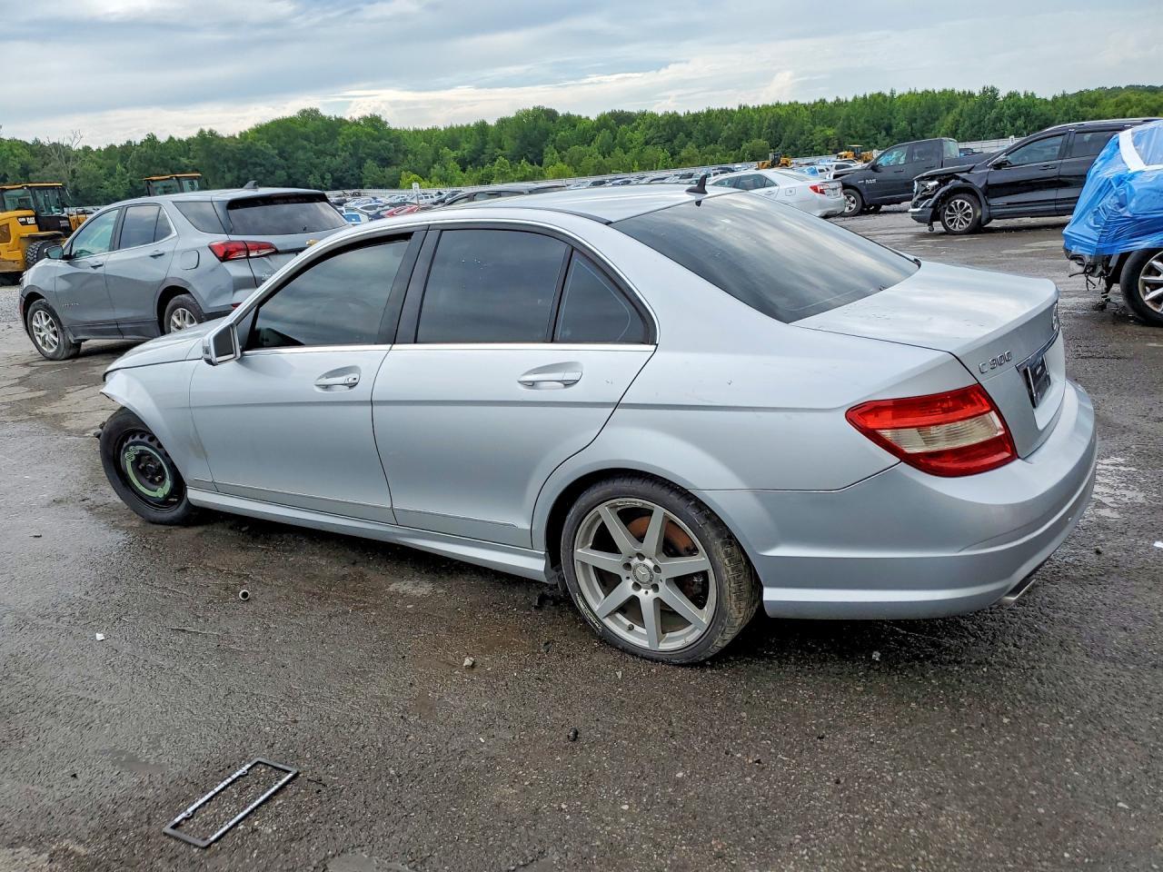2011 Mercedes-Benz C 300 - Фото 2