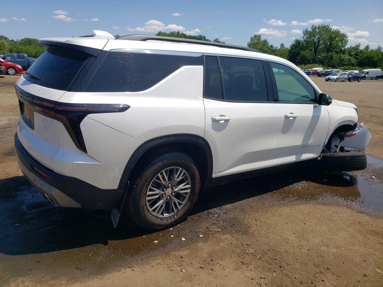 2025 Chevrolet Traverse Lt - Image 3
