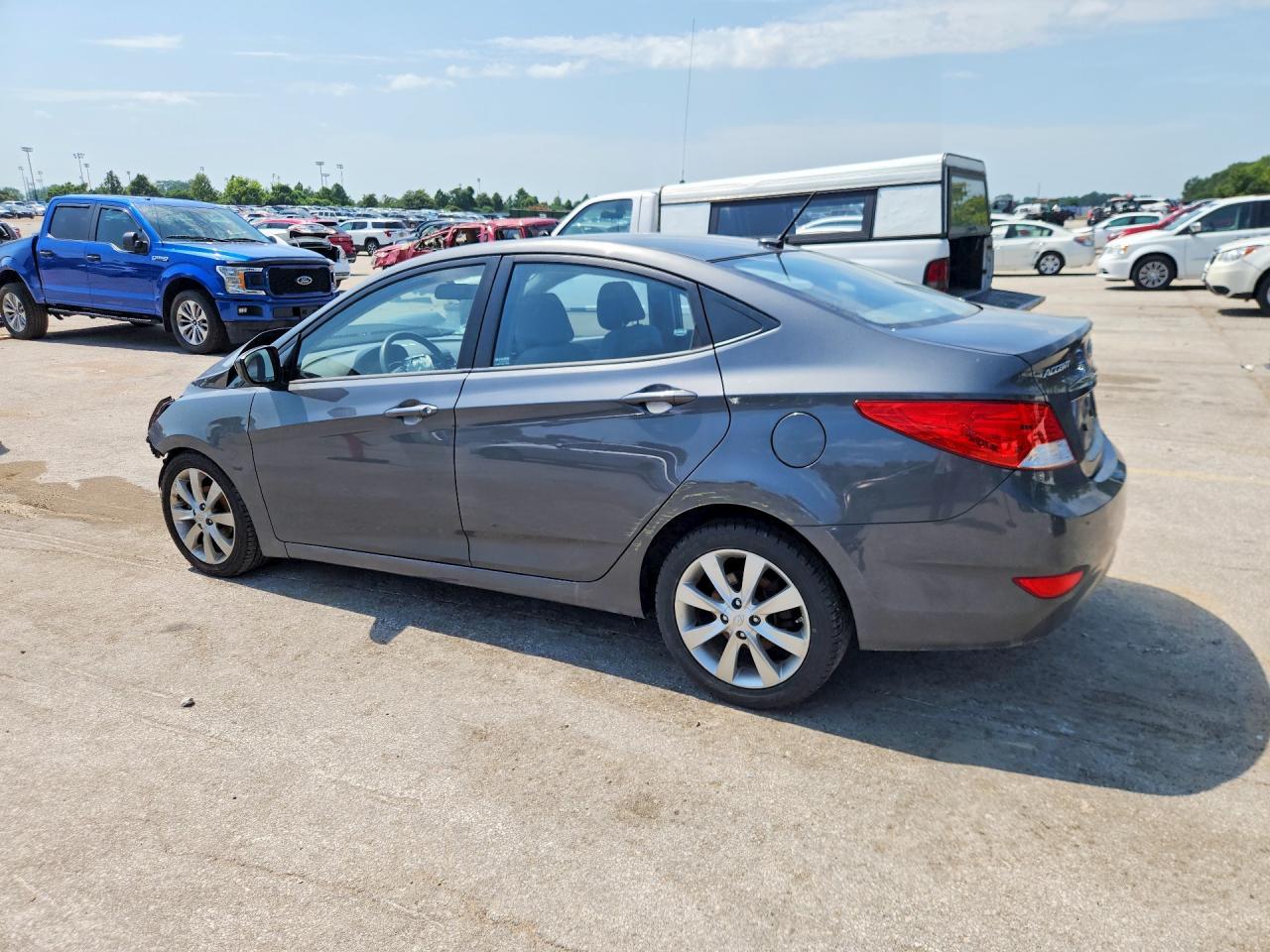 2012 Hyundai Accent Gls - Фото 2