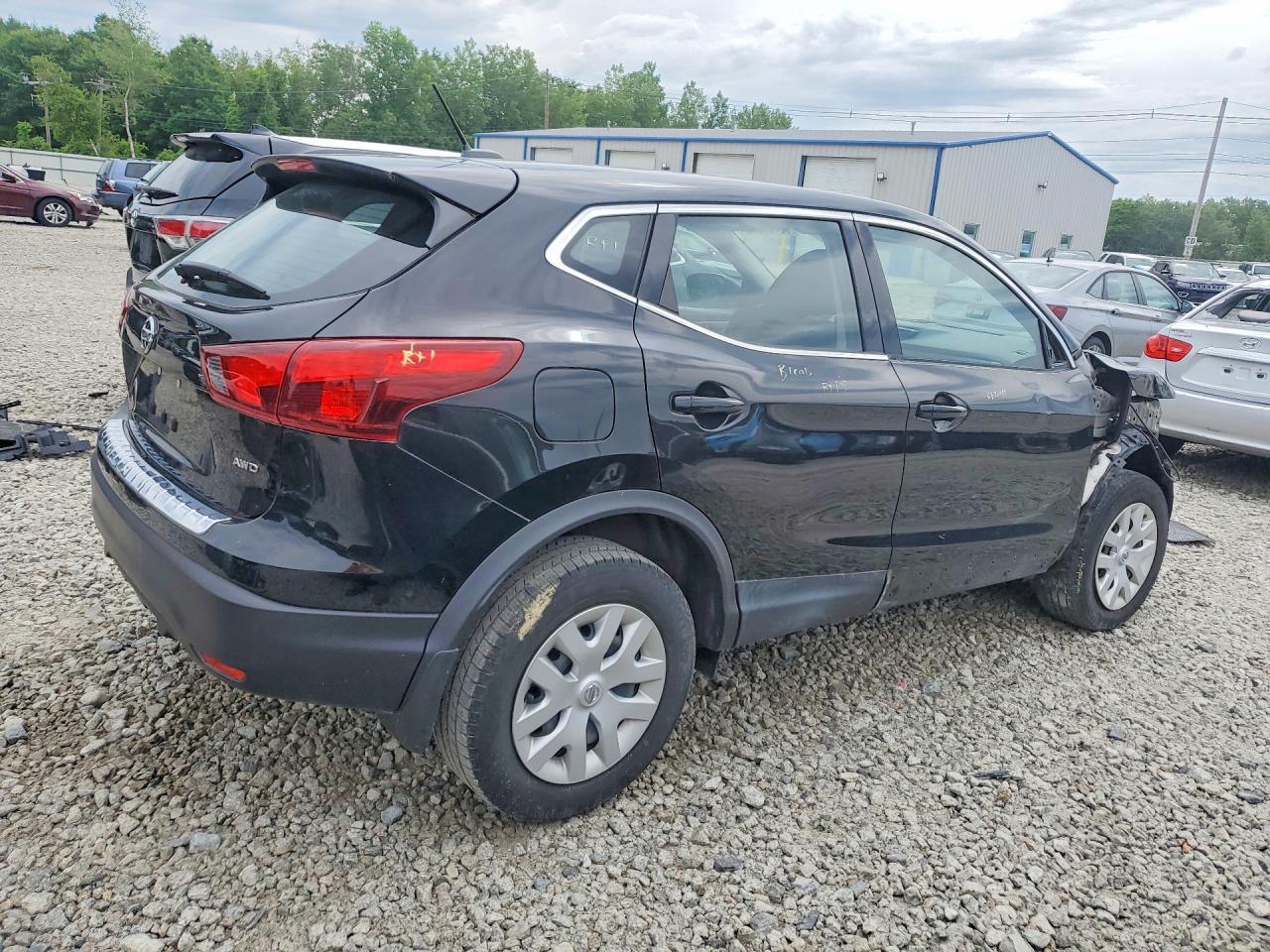 2019 Nissan Rogue Sport S - Фото 3