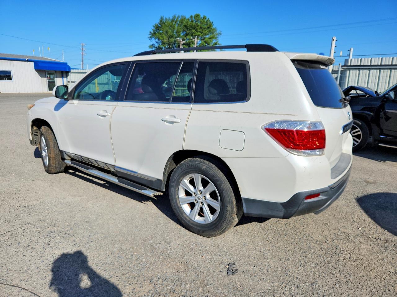 2011 Toyota Highlander Se - Image 2