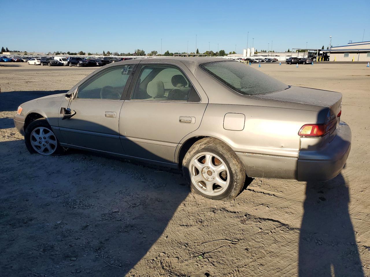 1998 Toyota Camry Le V6 - Фото 2