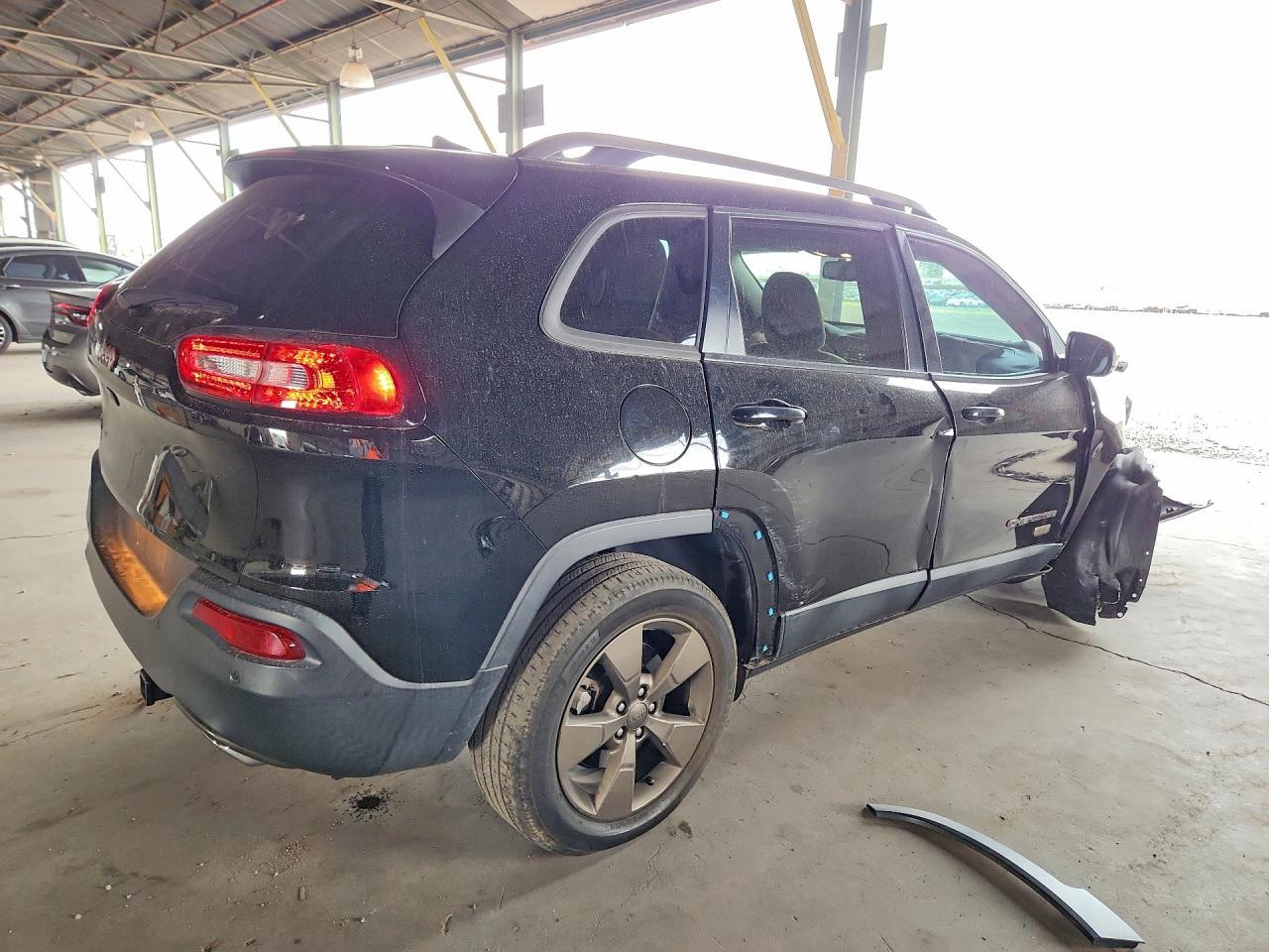 2017 Jeep Cherokee - Image 3