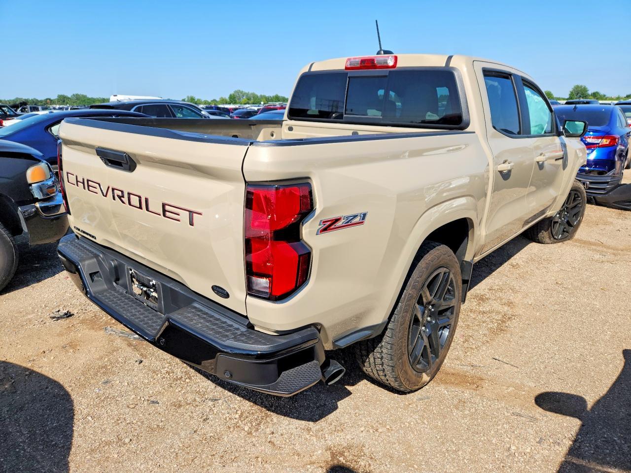 2024 Chevrolet Colorado Z71 - Image 3