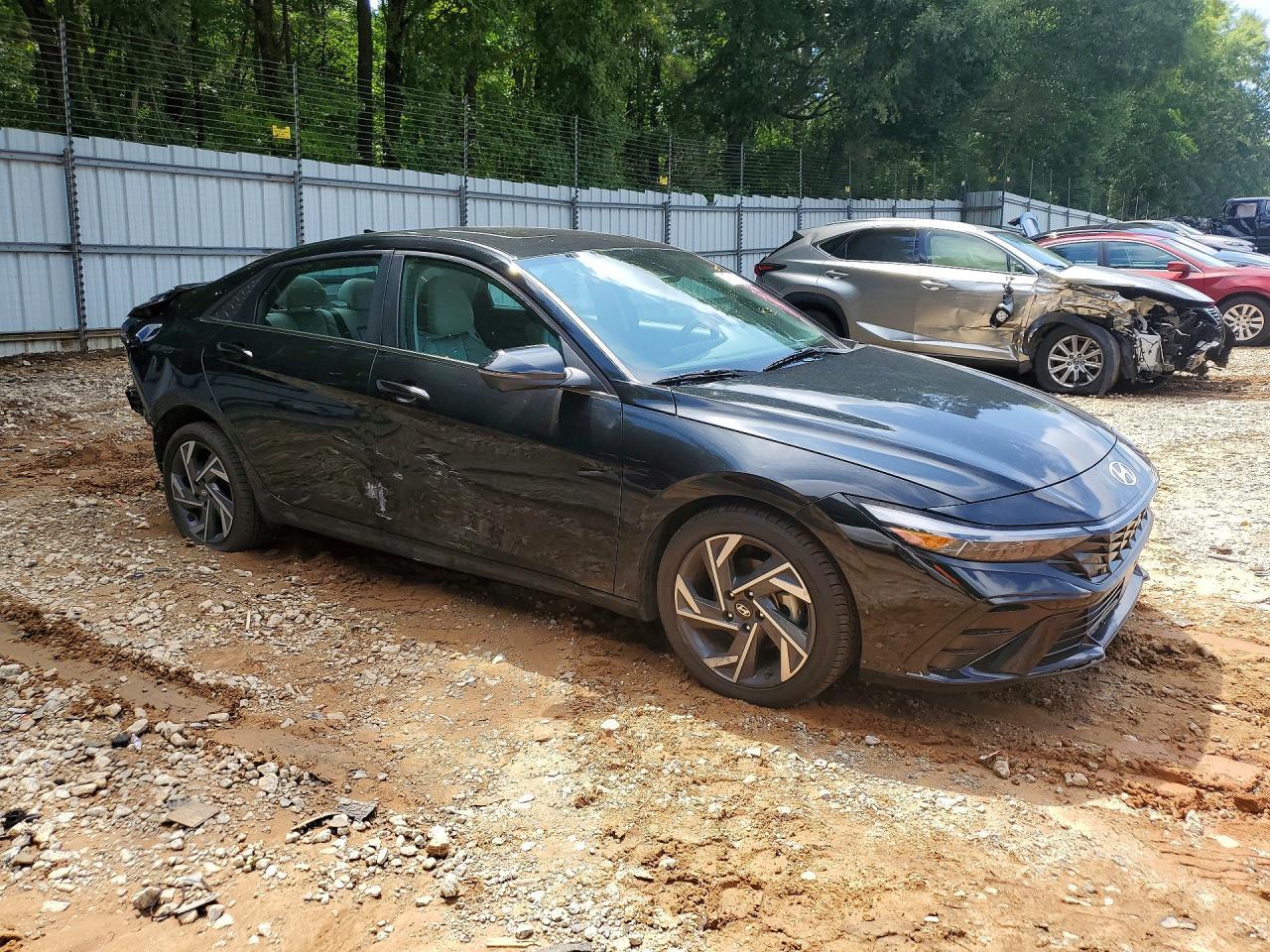 2024 Hyundai Elantra Limited - Image 4
