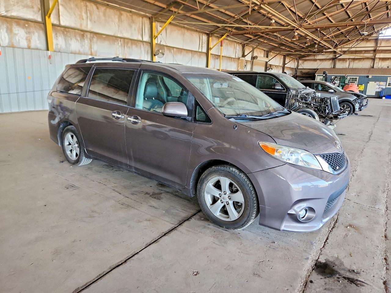 2013 Toyota Sienna Sport - Image 4
