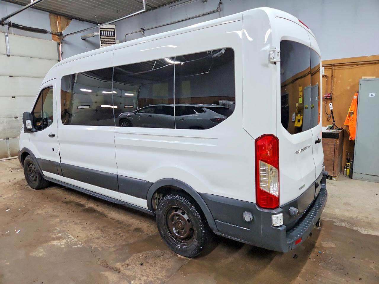 2015 Ford Transit T-350 - Фото 2