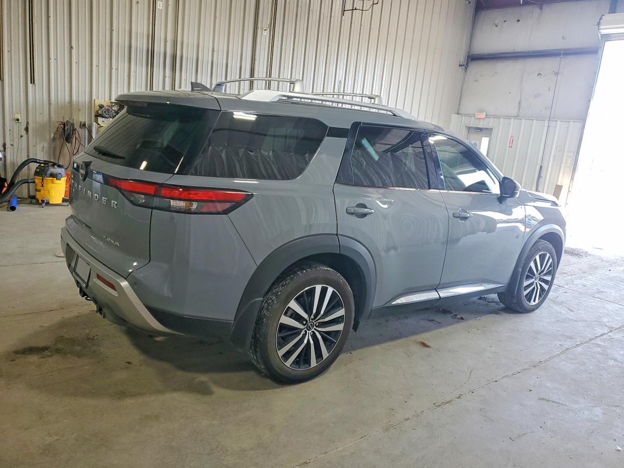 2025 Nissan Pathfinder Platinum - Фото 3