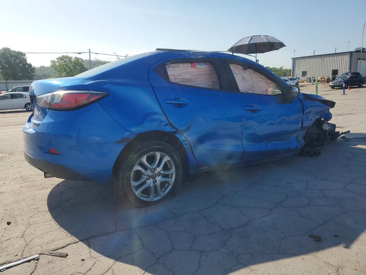 2017 Toyota Yaris Ia Base - Фото 3