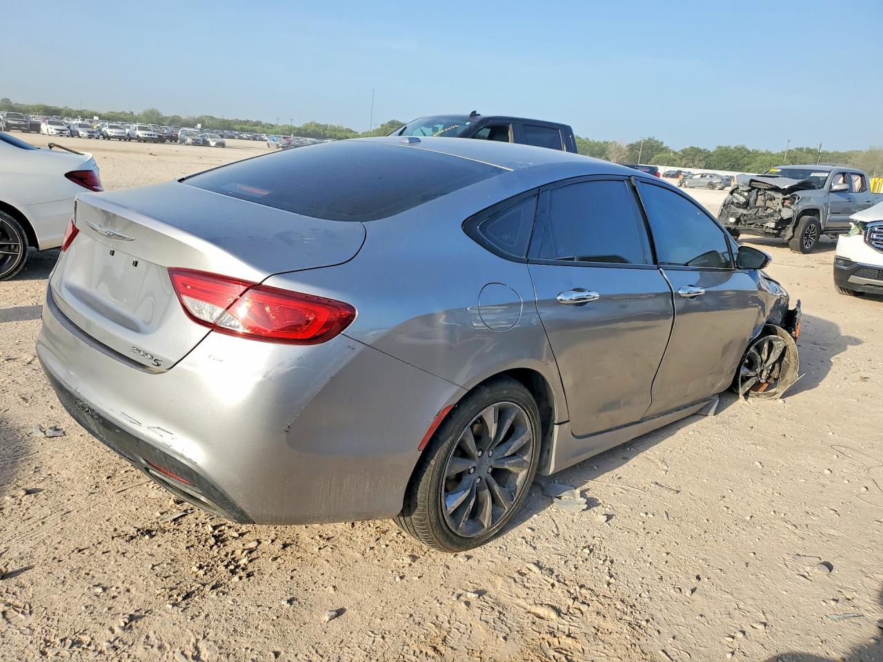 2015 Chrysler 200 S - Image 3