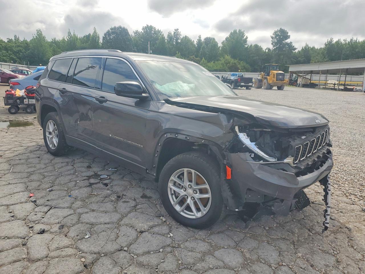 2024 Jeep Grand Cherokee L Laredo - Image 4
