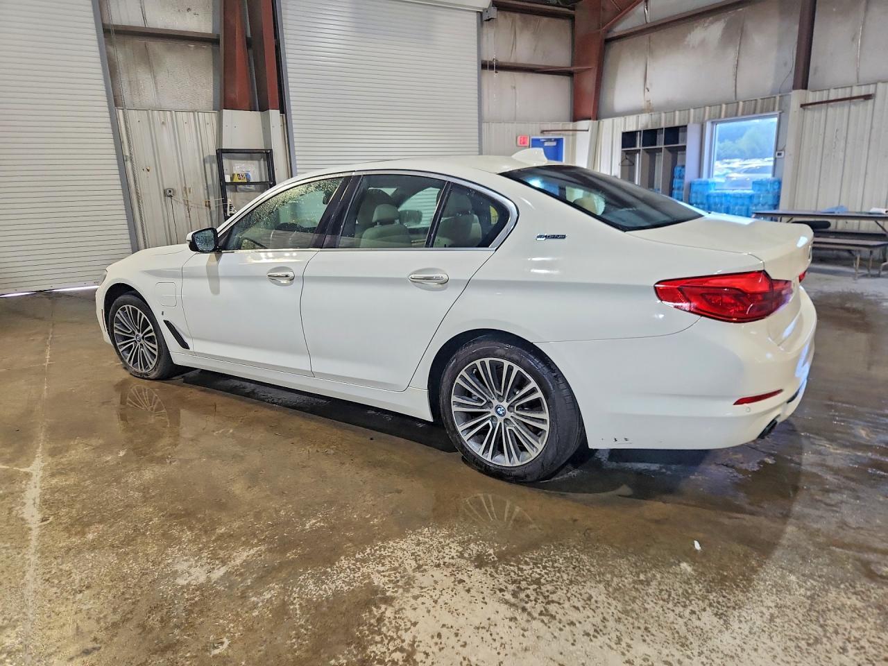 2018 BMW 530Xe - Фото 2