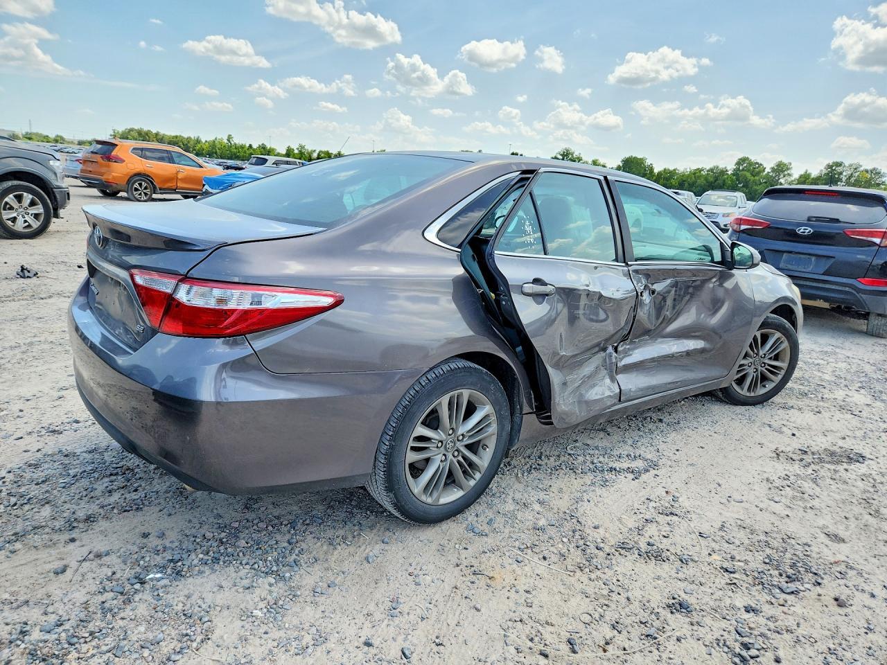 2016 Toyota Camry Se - Image 3