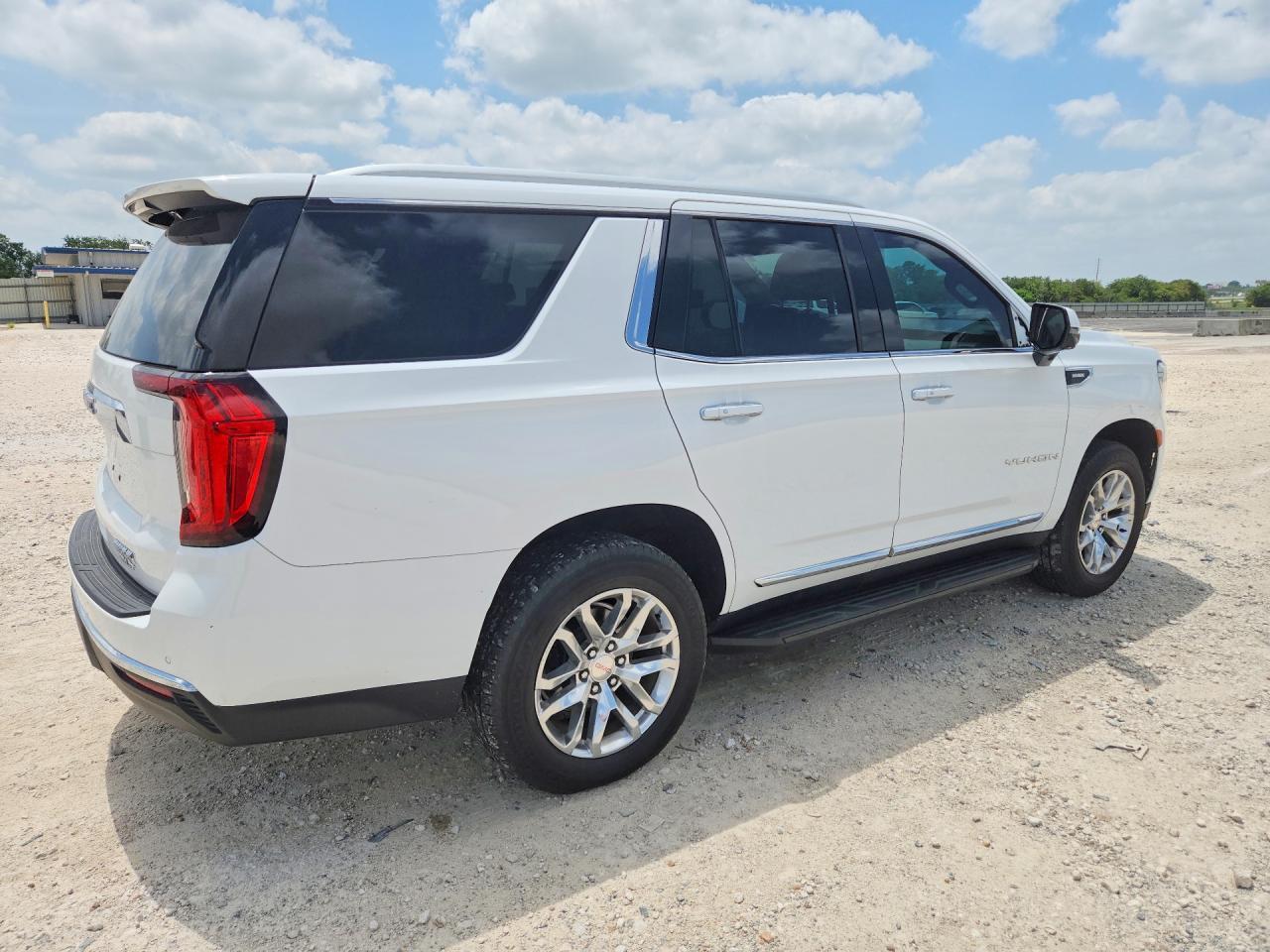 2022 GMC Yukon Slt - Image 3