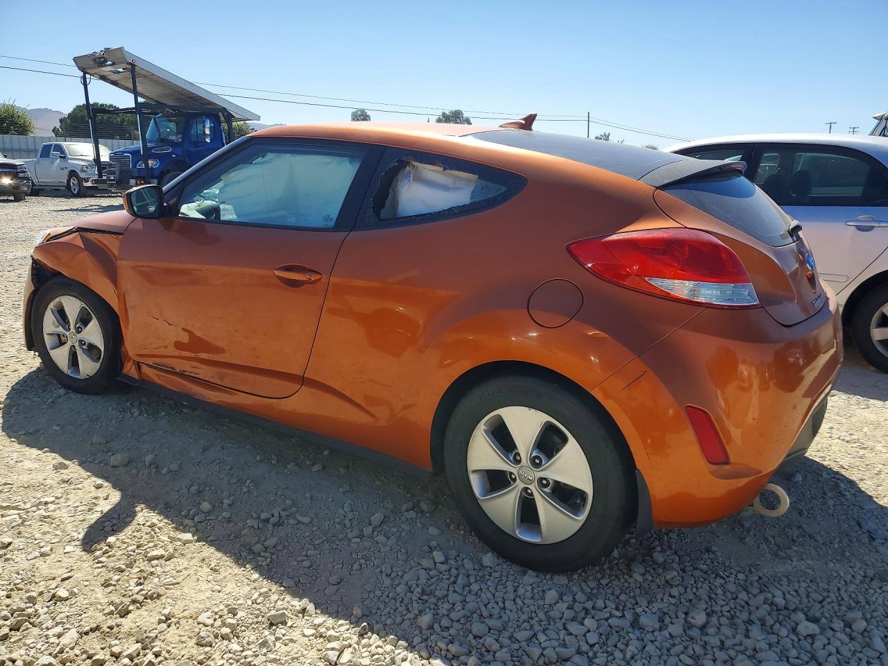 2013 Hyundai Veloster Base - Image 2