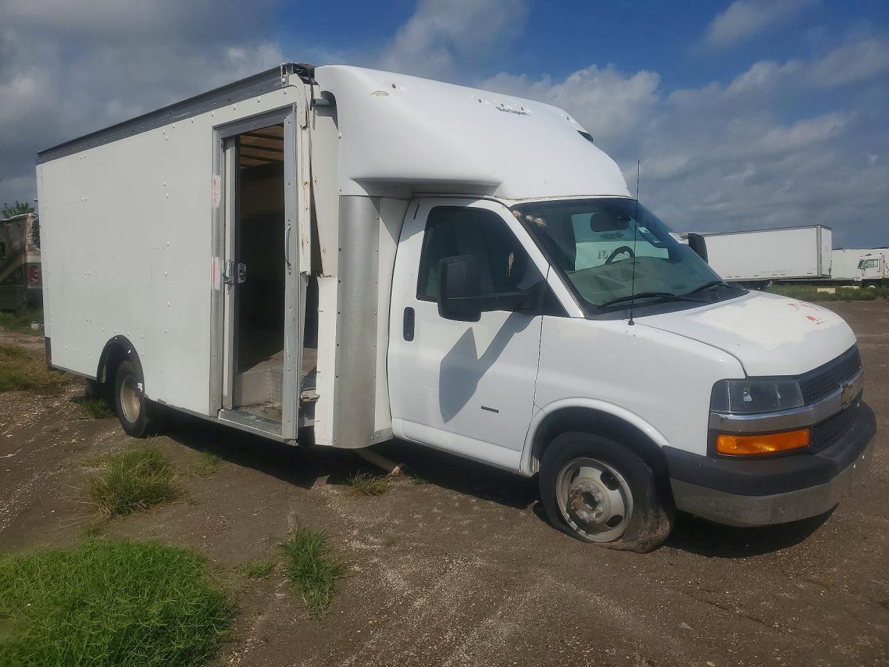 2022 Chevrolet Express G3500 - Image 4