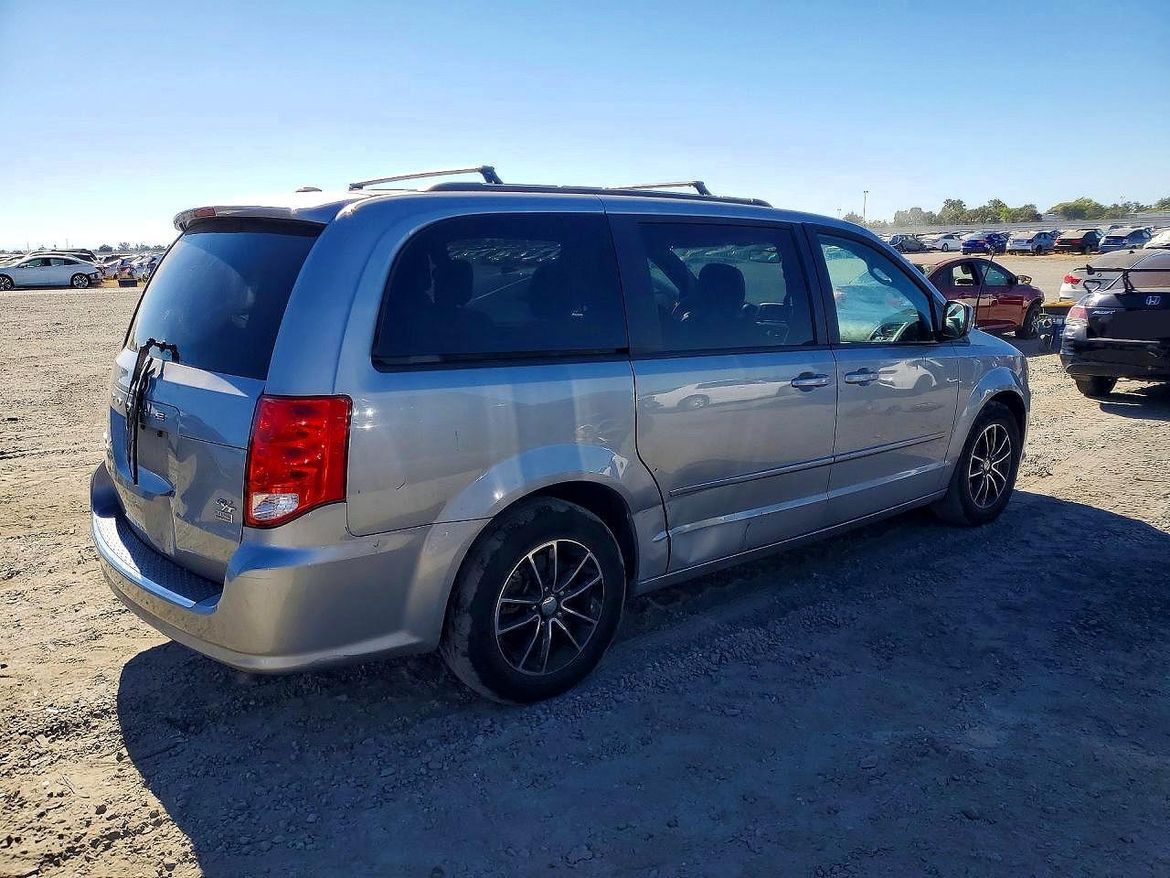 2016 Dodge Grand Caravan R/T - Фото 3