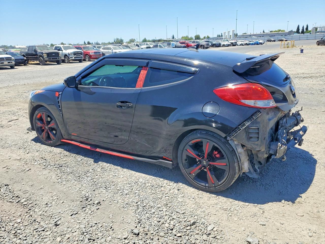 2016 Hyundai Veloster Base - Image 2
