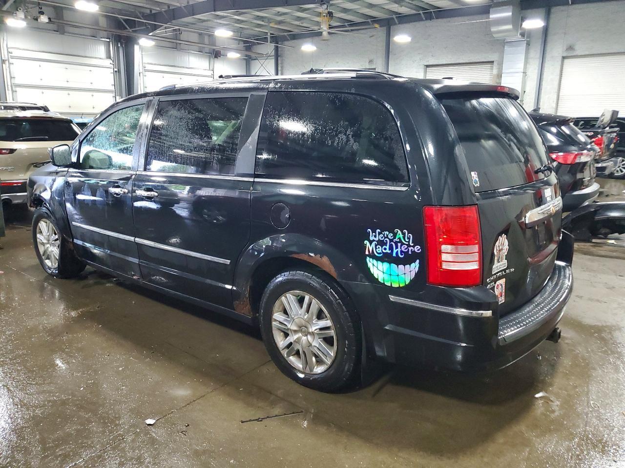 2009 Chrysler Town & Country Limited - Фото 2