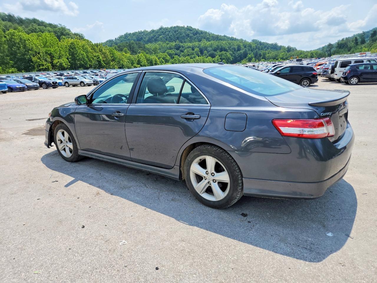 2011 Toyota Camry Se - Image 2