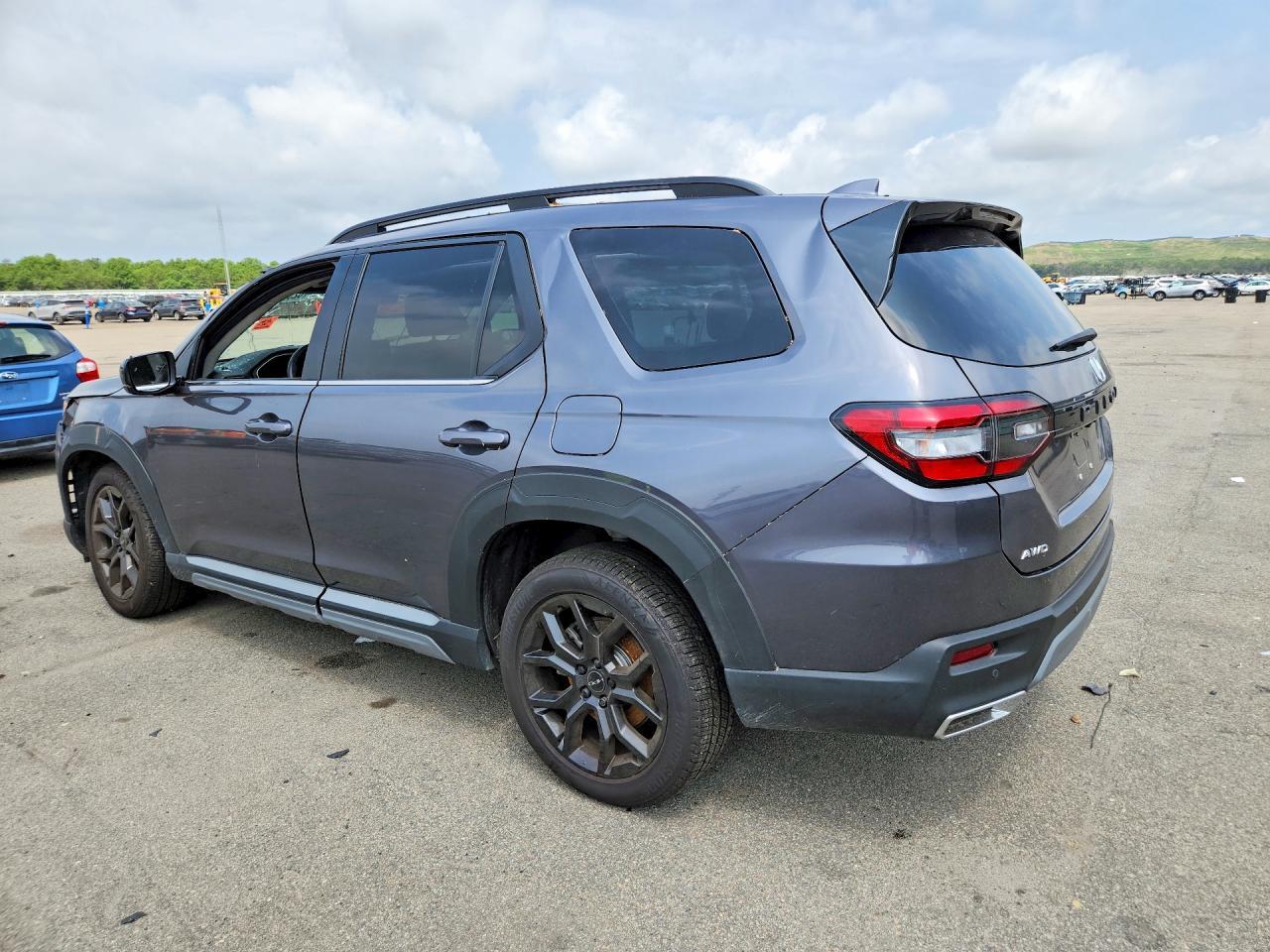 2025 Honda Pilot Touring - Image 2