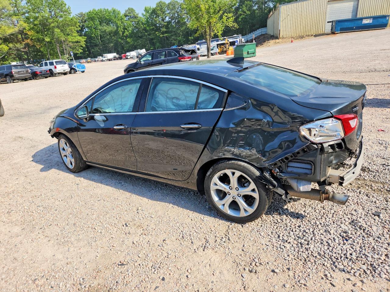 2018 Chevrolet Cruze Premier - Image 2